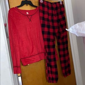 Flirtude Medium pajama top and bottom